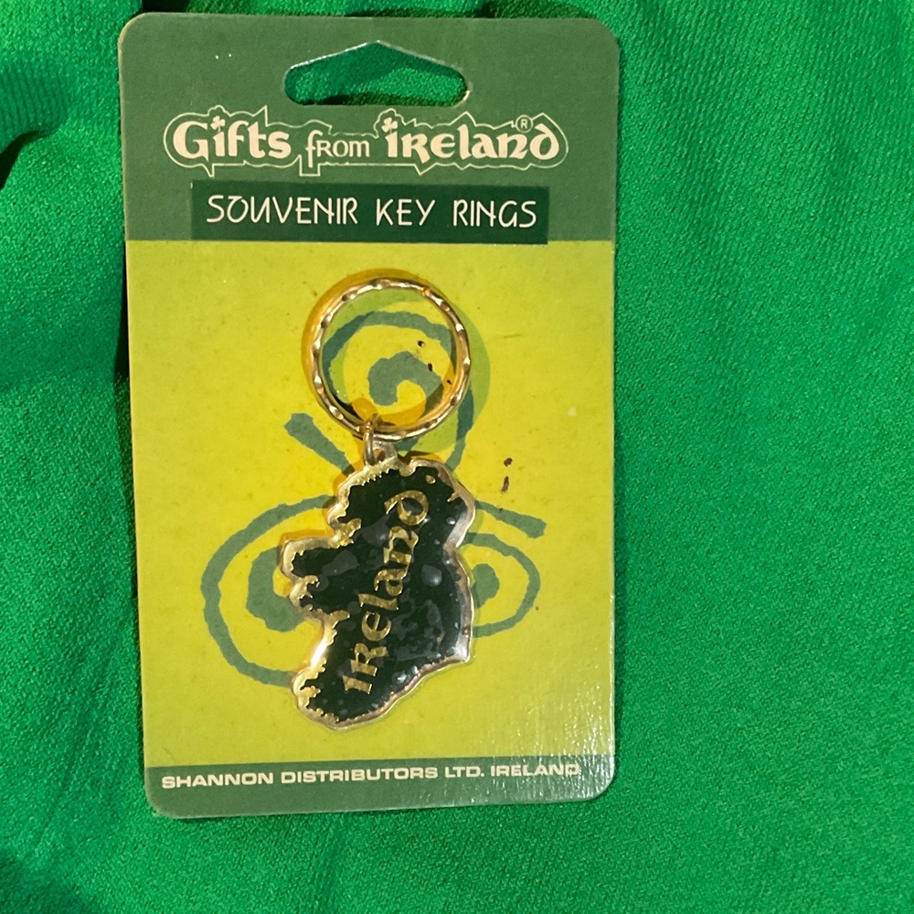Ireland Souvenir Key Ring from Ireland new in wrap